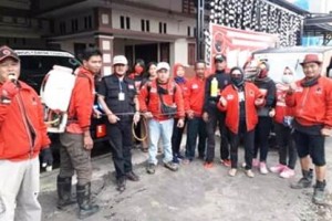 BNR berfoto bersama usai melakukan penyemprotan Disinfektan.